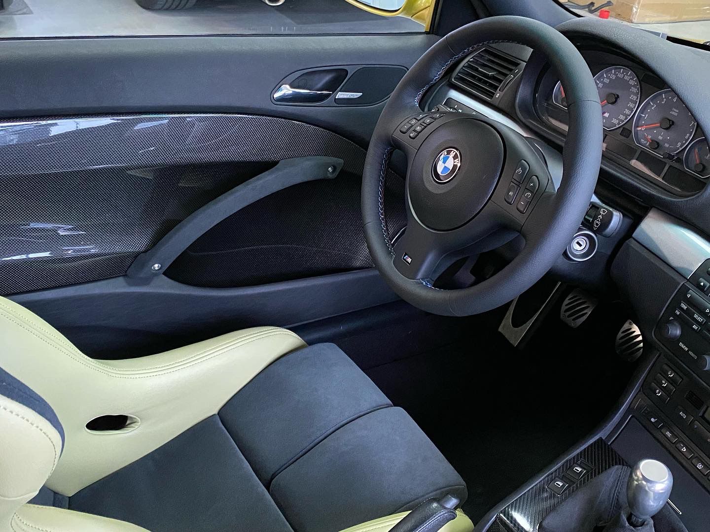 Carbon Lenkradabdeckung oben für den BMW E46 M3 CSL